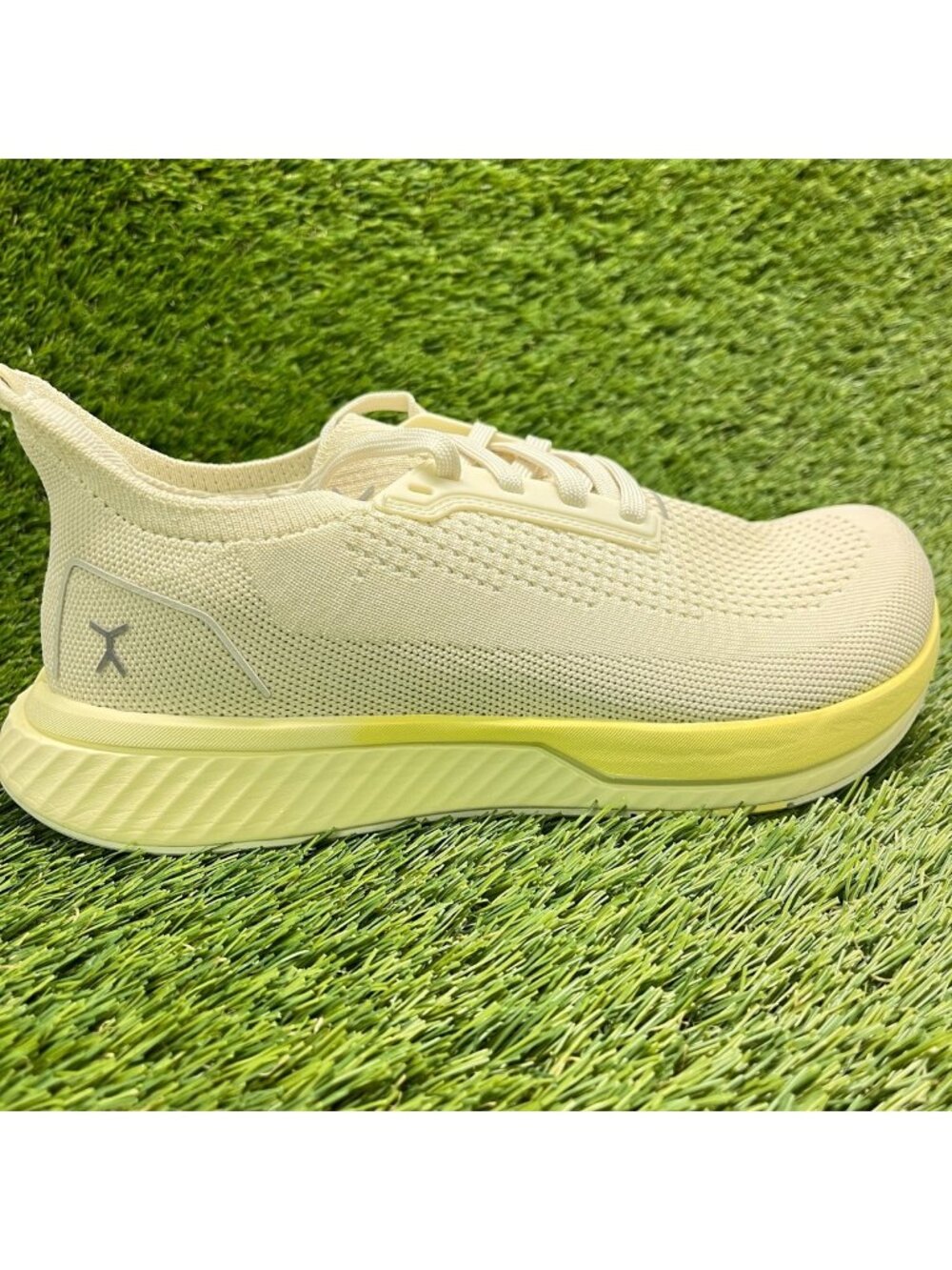Flux Adapt Runner Cream Yellow Womens Size 8.5 Mens 7 Athletic Shoes Sneakers